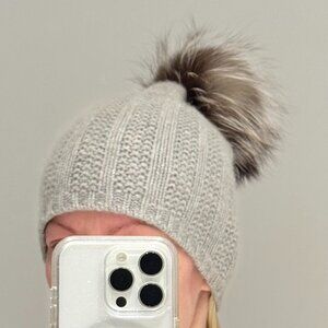 Portolano 100% Cashmere Beanie Genuine Fur Pompom Grey Holt Renfrew Like New